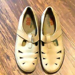 SAS Tripad roamer beige comfort strapped clousure leather walking shoes size 8M